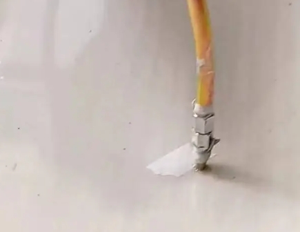 增城瓷砖空鼓维修公司专业解答在瓷砖铺贴过程中，如果使用的砂料过粗（如全部使用了粗砂），可能会导致以下问题